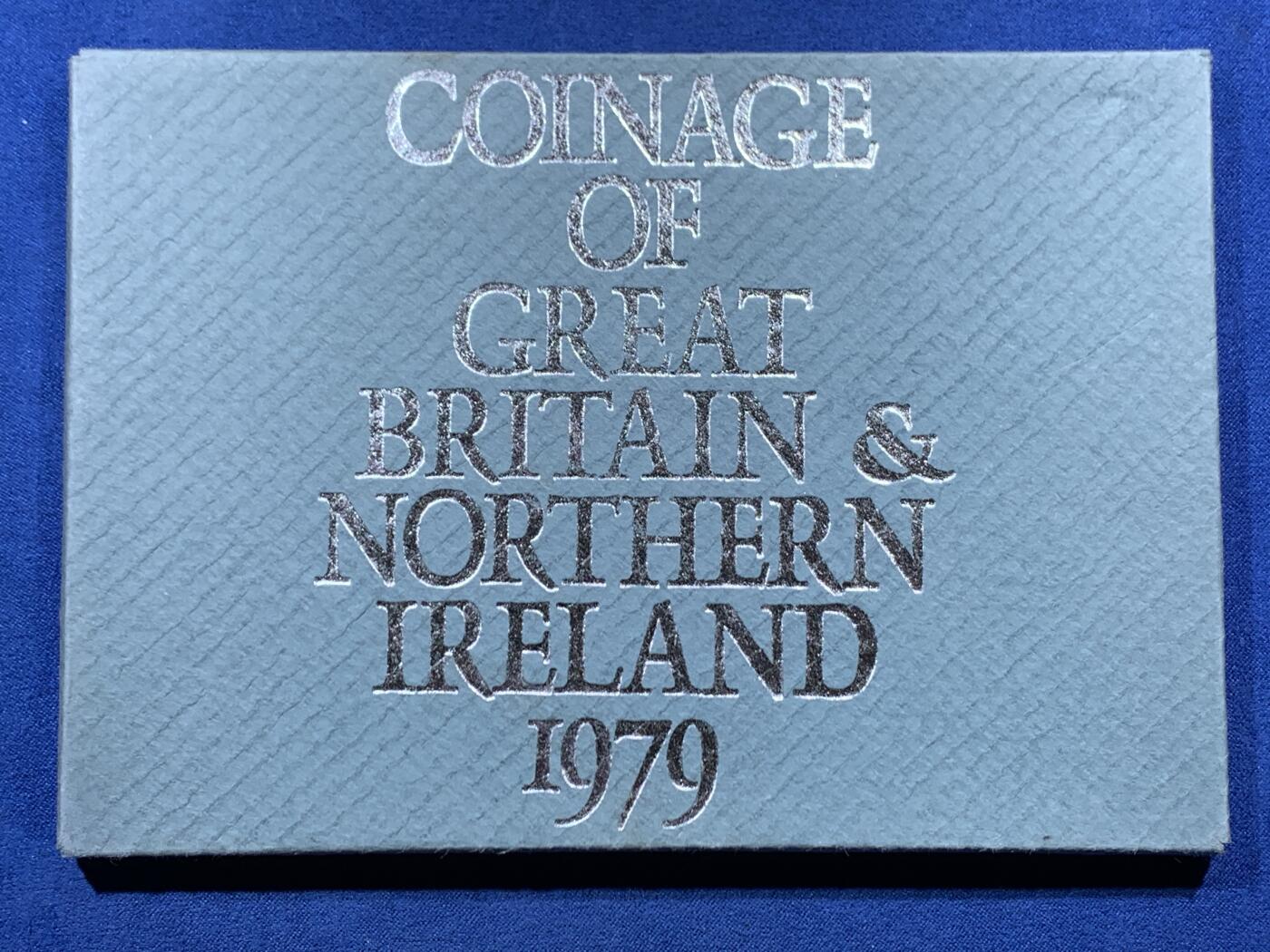 《竞宝斋》第461场 周日，周一，2场连拍 （全场包邮）欢迎送拍 英国1979年精制套币 礼品原装6枚币和1枚章