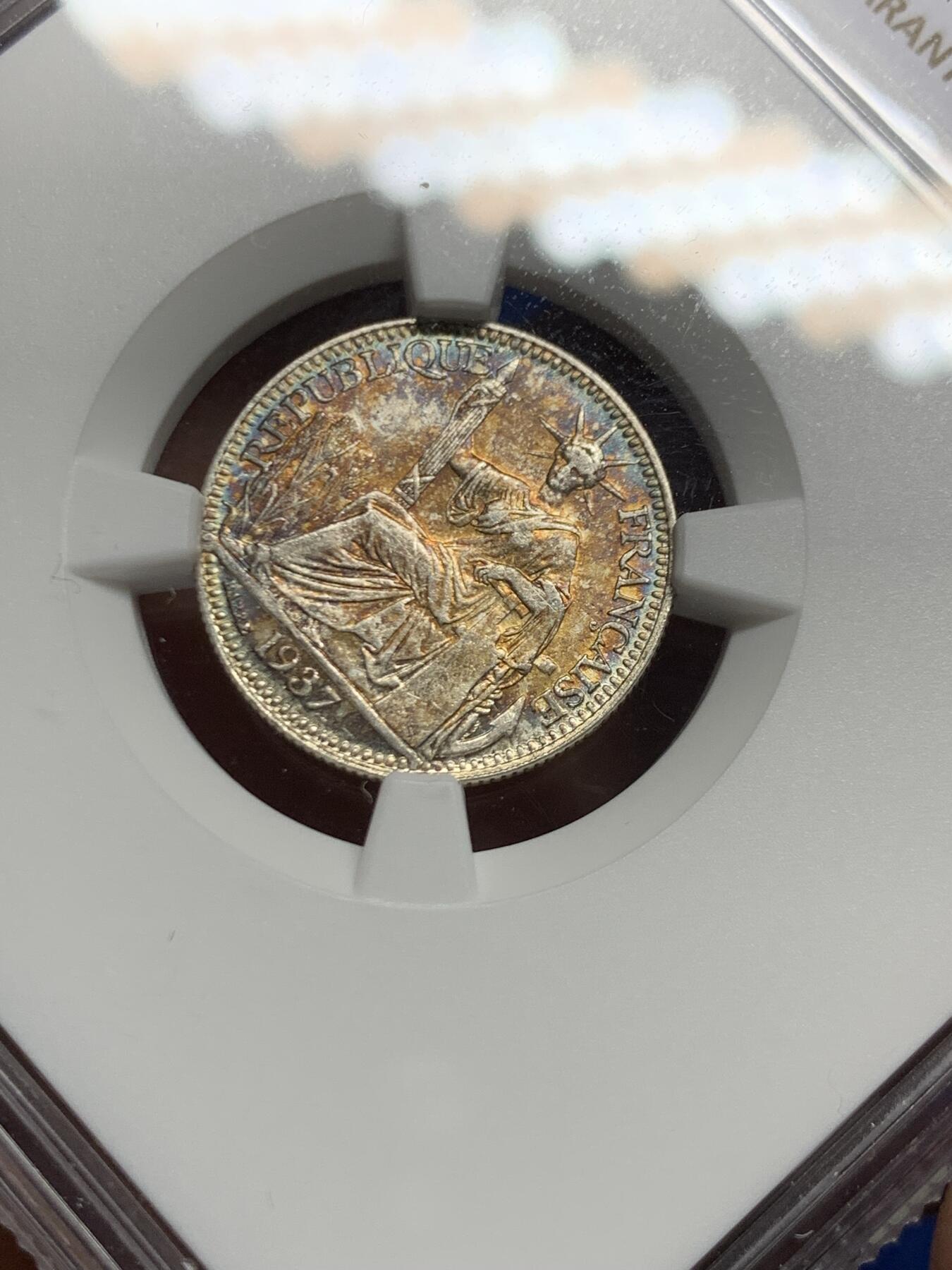 《竞宝斋》第461场 周日，周一，2场连拍 （全场包邮）欢迎送拍 NGC MS62 法属印支1937年坐洋10分银币，夺目绚丽五彩，分数虽然一般但彩可遇不可求