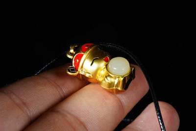 上海都达杂项专场八（全场包邮）   天然镀金小财神嵌和田玉蛋面挂件 附鉴定证书87-337