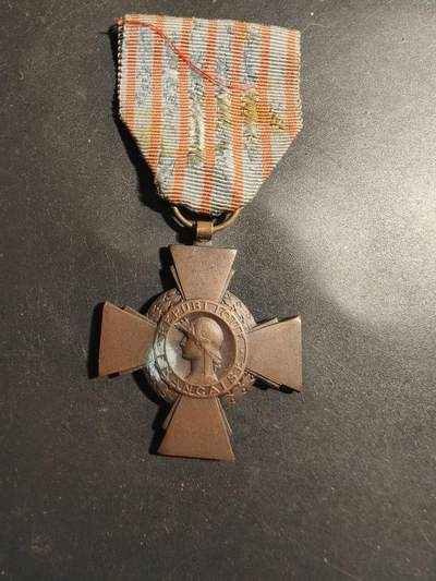 老王徽章第179期 - 法国战斗十字奖章