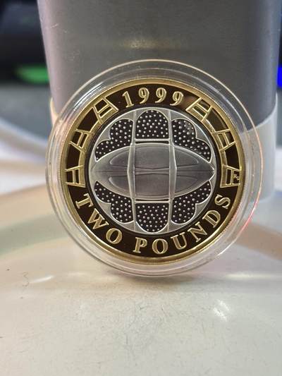 第189期拍卖 - 英国1999年橄榄球世界杯2英镑双色镀金纪念银币，925银镀金，12克，发行25000枚