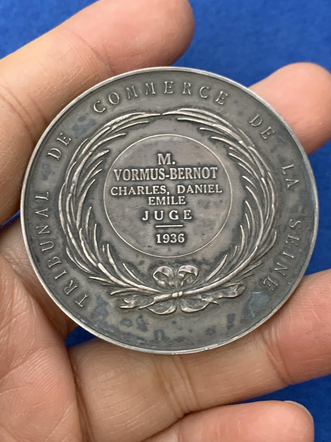 《竞宝斋》第461场 周日，周一，2场连拍 （全场包邮）欢迎送拍 法国塞纳省商业法庭银章 丰饶角2银标 带盒 57.75克 50.2mm