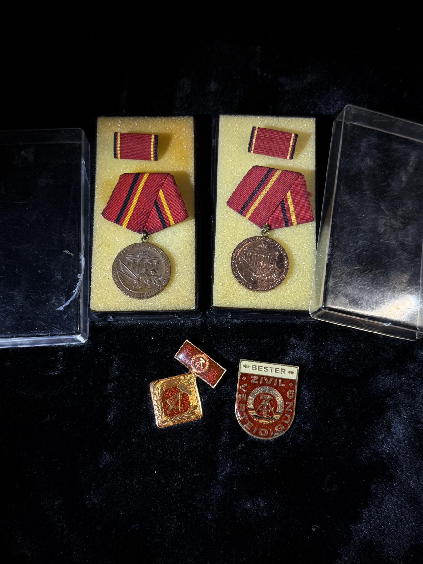 戎马世界章牌大赏第110期 东德奖章一组