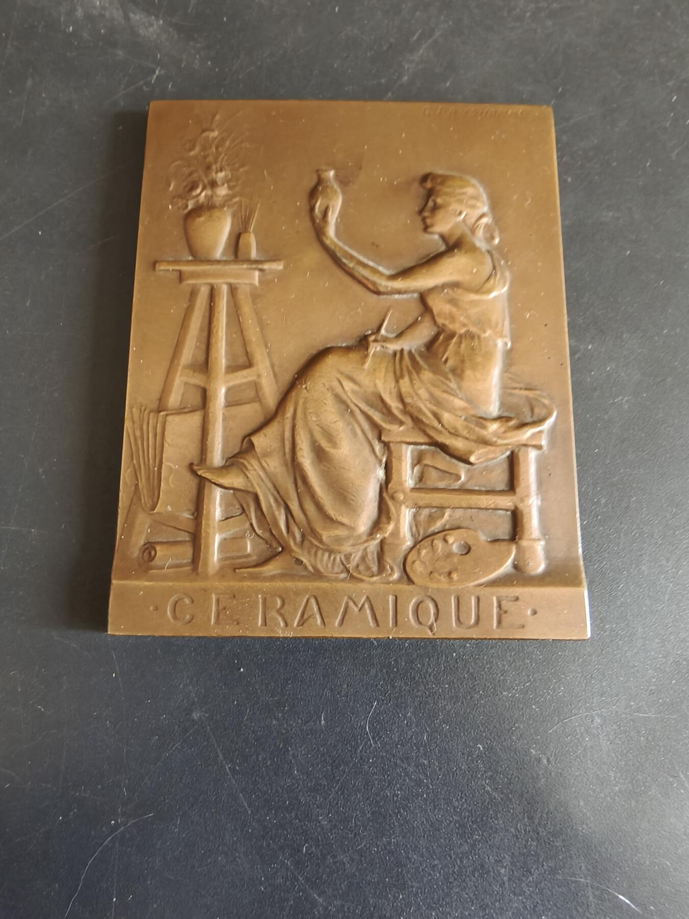 老王徽章第179期 法国陶瓷工业联合会 方形大铜章     大师普鲁多姆作品     尺寸49×65mm     重量95.7g