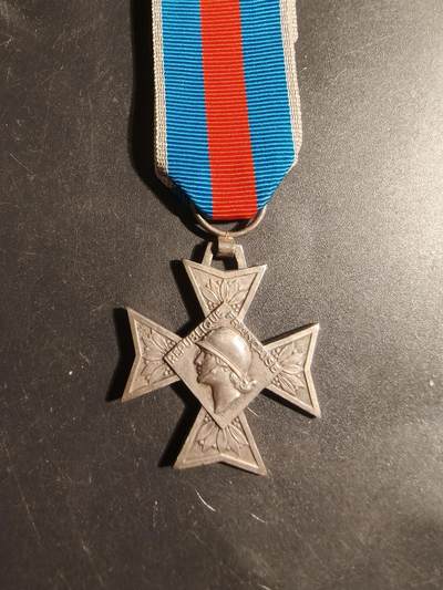 老王徽章第179期 - 法国银级志愿者服役勋章    四共时期    早期950银版本