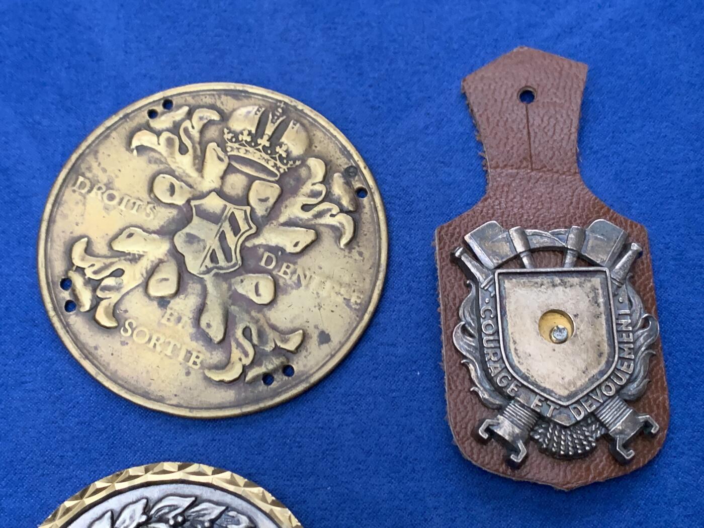 《竞宝斋》第461场 周日，周一，2场连拍 （全场包邮）欢迎送拍 六枚一组 欧洲异形章 总重约230克