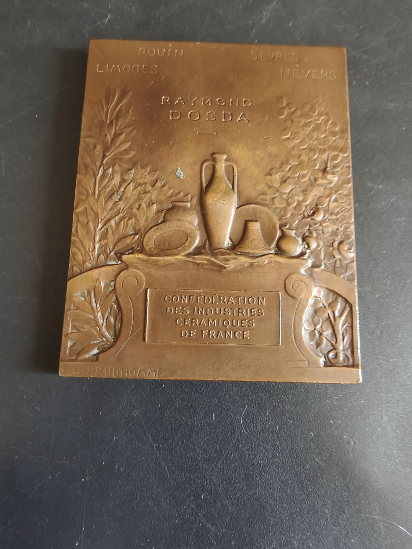 老王徽章第179期 法国陶瓷工业联合会 方形大铜章     大师普鲁多姆作品     尺寸49×65mm     重量95.7g