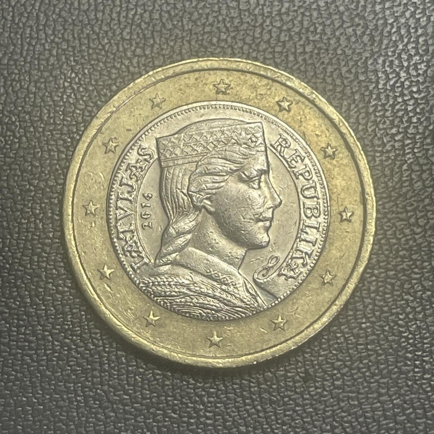 回流0125 拉脱维亚2014年1欧元双色币 拉脱维亚人格化形象（Latvian Maiden）