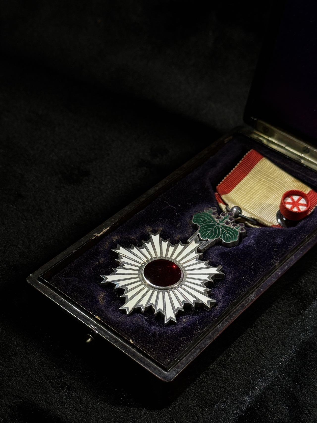 戎马世界章牌大赏第110期 勋五等旭日章，章盒不对应