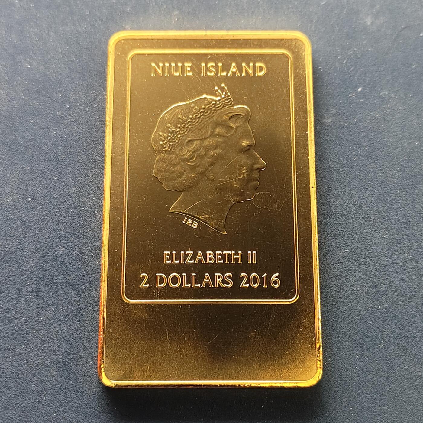 【全场包邮】纯粹捡漏拍498场-持续更新中 【少见】纽埃2016年2元挪威画家奥斯卡·阿诺德·韦格兰名作《制宪会议》彩色铜镀金长方形50克纪念币-量5000