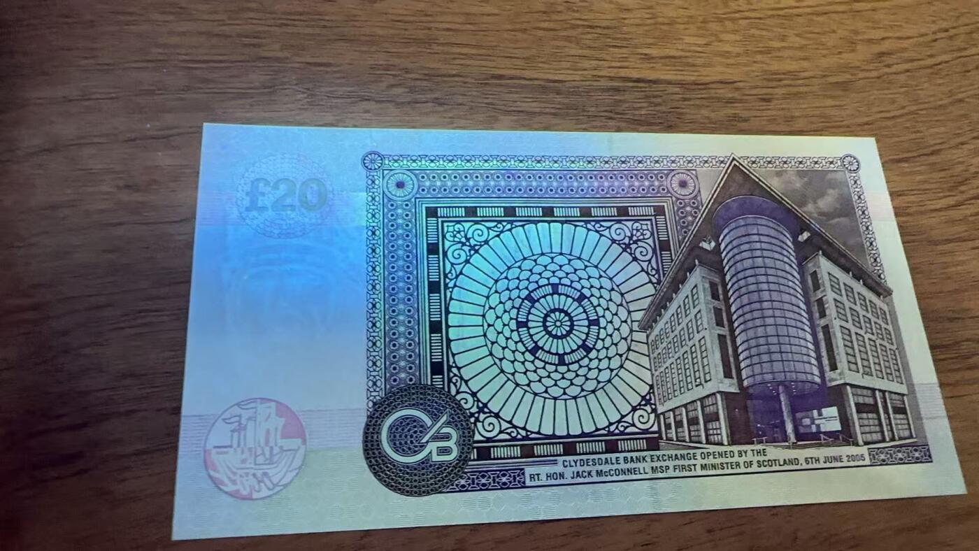 徐霞客拍卖首拍 苏格兰/克莱斯勒戴尔银行	P-229f 2005年20镑	au	A/EC 430479	票面人物是领导苏格兰赢得14世纪独立战争的民族英雄罗伯特·布鲁斯，这是克莱兹戴尔银行2005年为纪念新交易所启用发行的20英镑流通纪念钞，作为苏格兰发钞银行的首版签名藏品，其独特的历史设计与稀缺性兼具文化价值与升值潜力。