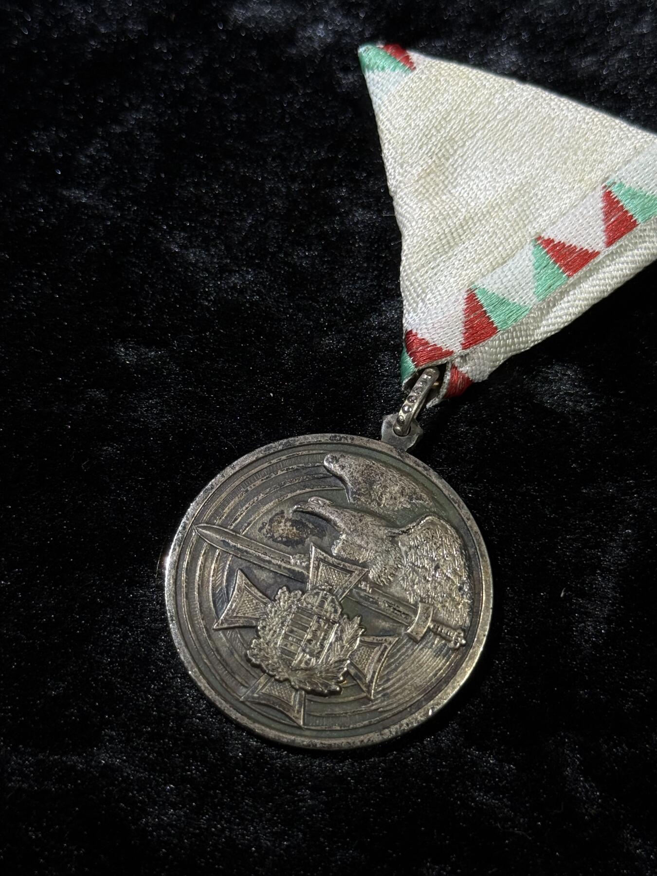 戎马世界章牌大赏第110期 匈牙利银级服役功勋奖章（老版本）