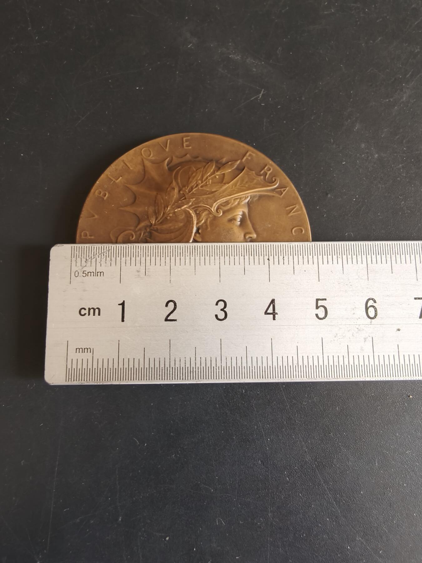 老王徽章第179期 法国战争部射击竞赛大铜章    大师亨利杜布瓦作品     戎装玛丽安娜     直径50mm     重量51.4g