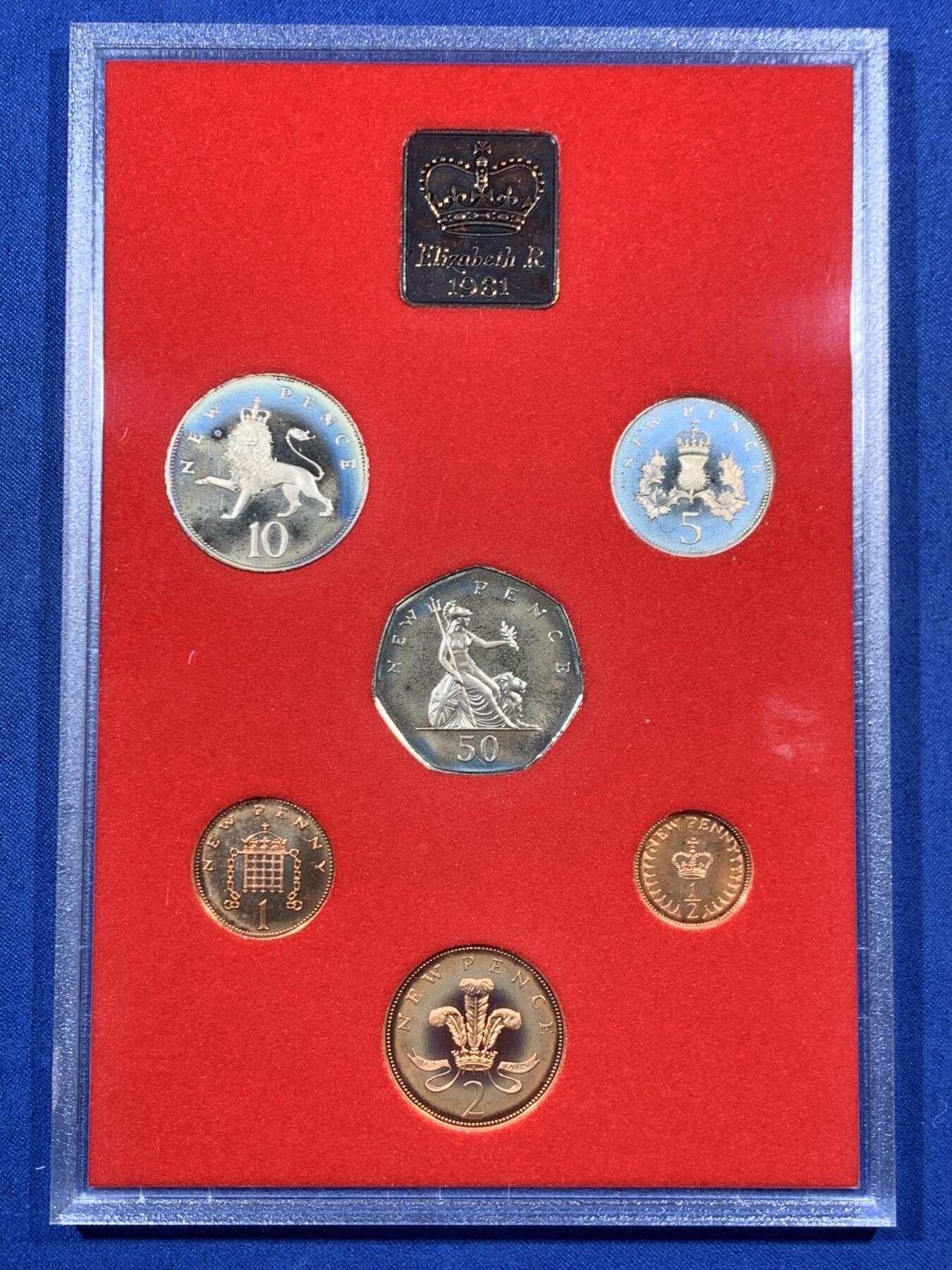 《竞宝斋》第461场 周日，周一，2场连拍 （全场包邮）欢迎送拍 英国1981年精制套币 礼品原装6枚币和1枚章