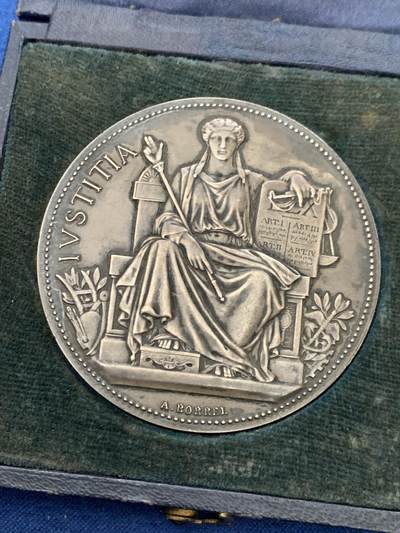 《竞宝斋》第461场 周日，周一，2场连拍 （全场包邮）欢迎送拍 - 法国塞纳省商业法庭银章 丰饶角2银标 带盒 57.75克 50.2mm