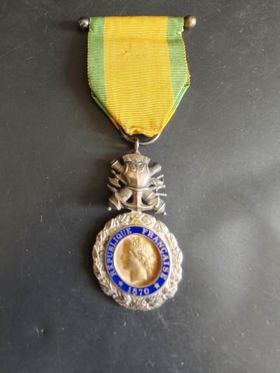 老王徽章第179期 - 法国军事奖章    三共时期     950银镀金珐琅     重量21.2g