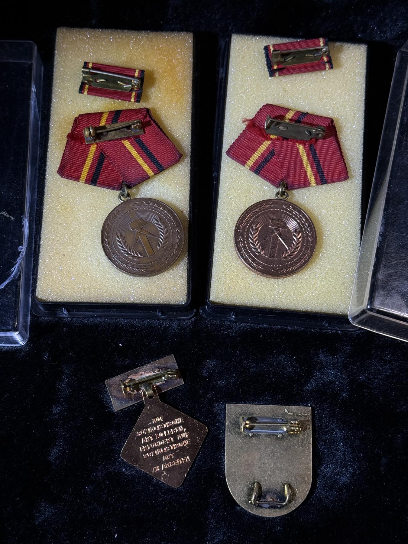 戎马世界章牌大赏第110期 东德奖章一组