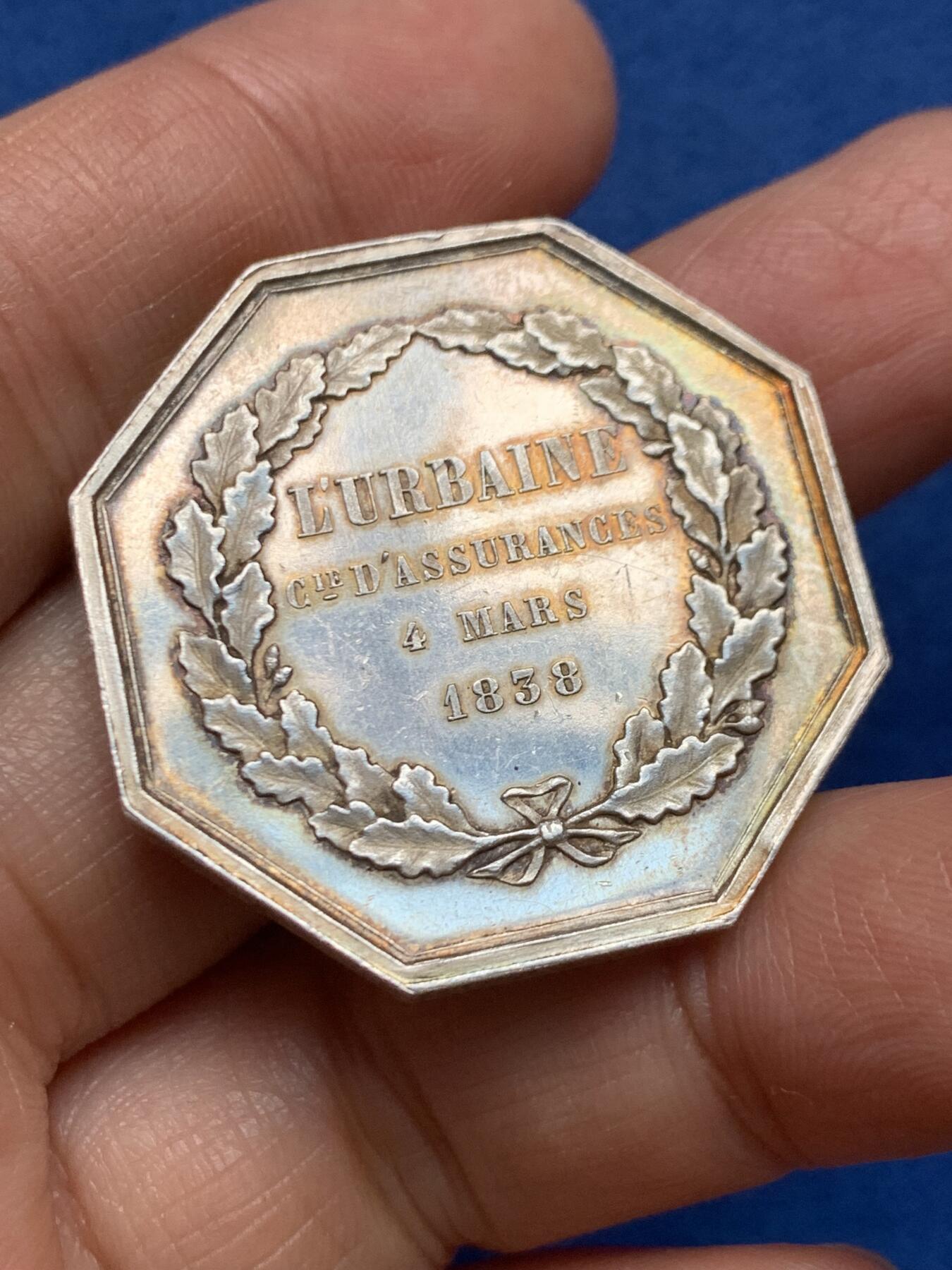 《竞宝斋》第461场 周日，周一，2场连拍 （全场包邮）欢迎送拍 法国城市人寿保险公司八角银质代币 城堡皇冠图案 19.7克 34.9mm 丰饶角银标