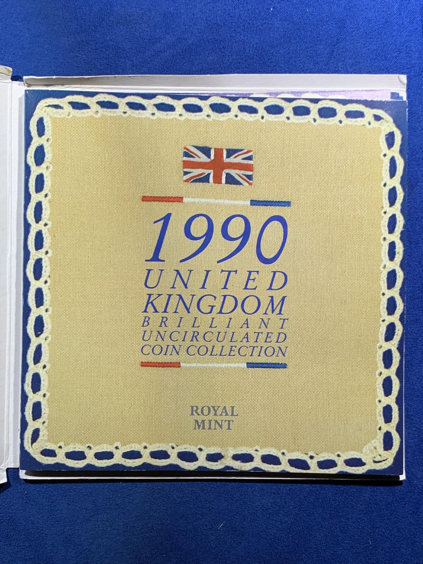 《竞宝斋》第461场 周日，周一，2场连拍 （全场包邮）欢迎送拍 英国1990年精制套币，带1枚1英镑威尔士韭葱精制纪念币，8枚币，册证齐全，品相精美，细节见图