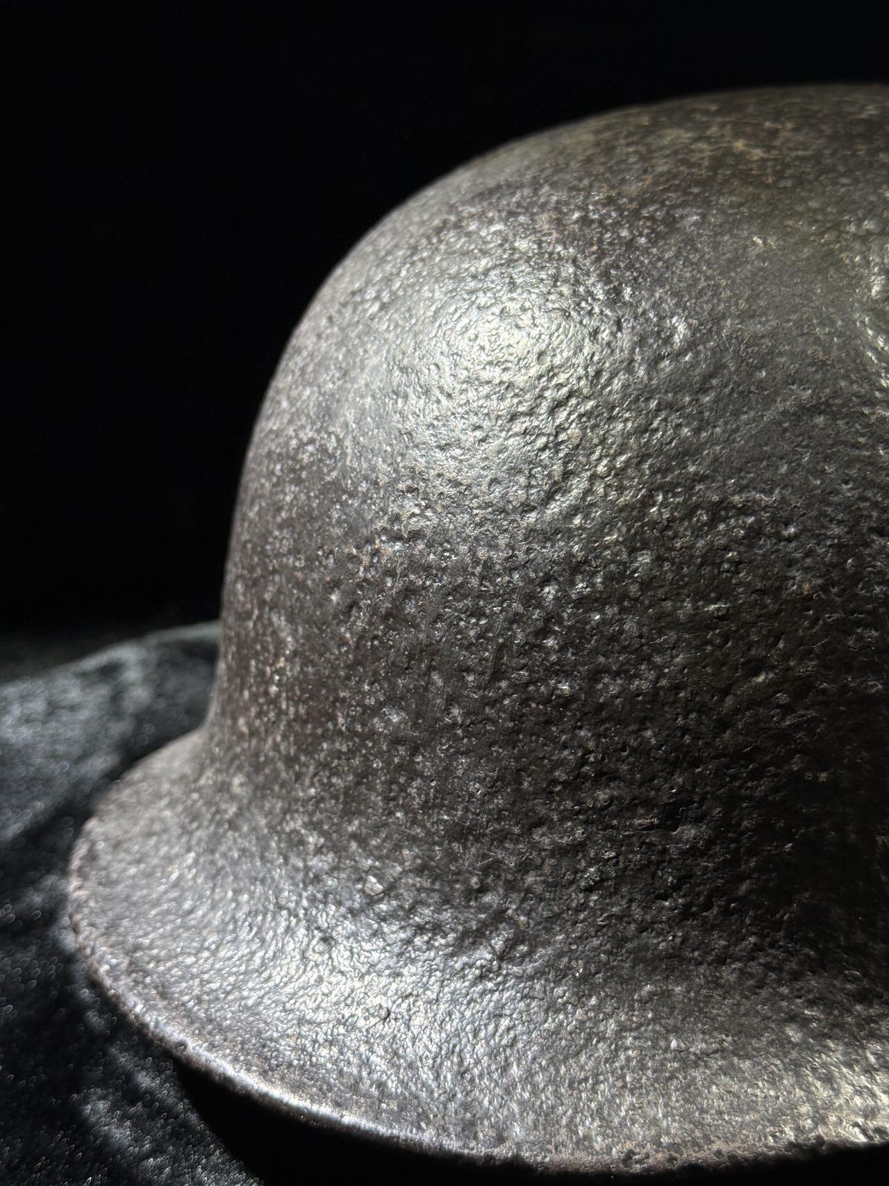 戎马世界章牌大赏第110期 二战德国m40头盔，疑似挖土后修复