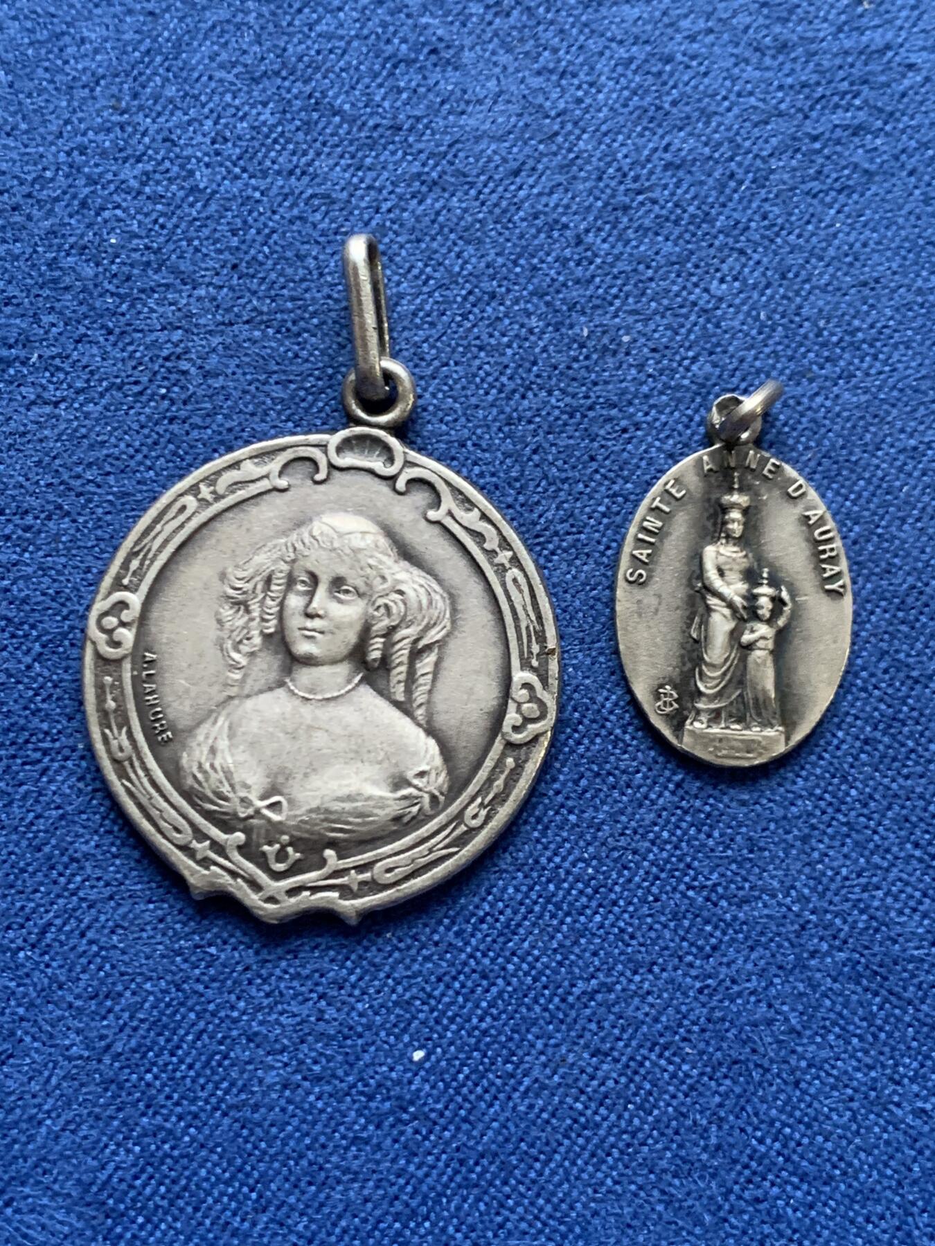 《竞宝斋》第461场 周日，周一，2场连拍 （全场包邮）欢迎送拍 两枚一组 法国宗教纪念章 总重约7.3克