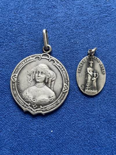 《竞宝斋》第461场 周日，周一，2场连拍 （全场包邮）欢迎送拍 - 两枚一组 法国宗教纪念章 总重约7.3克