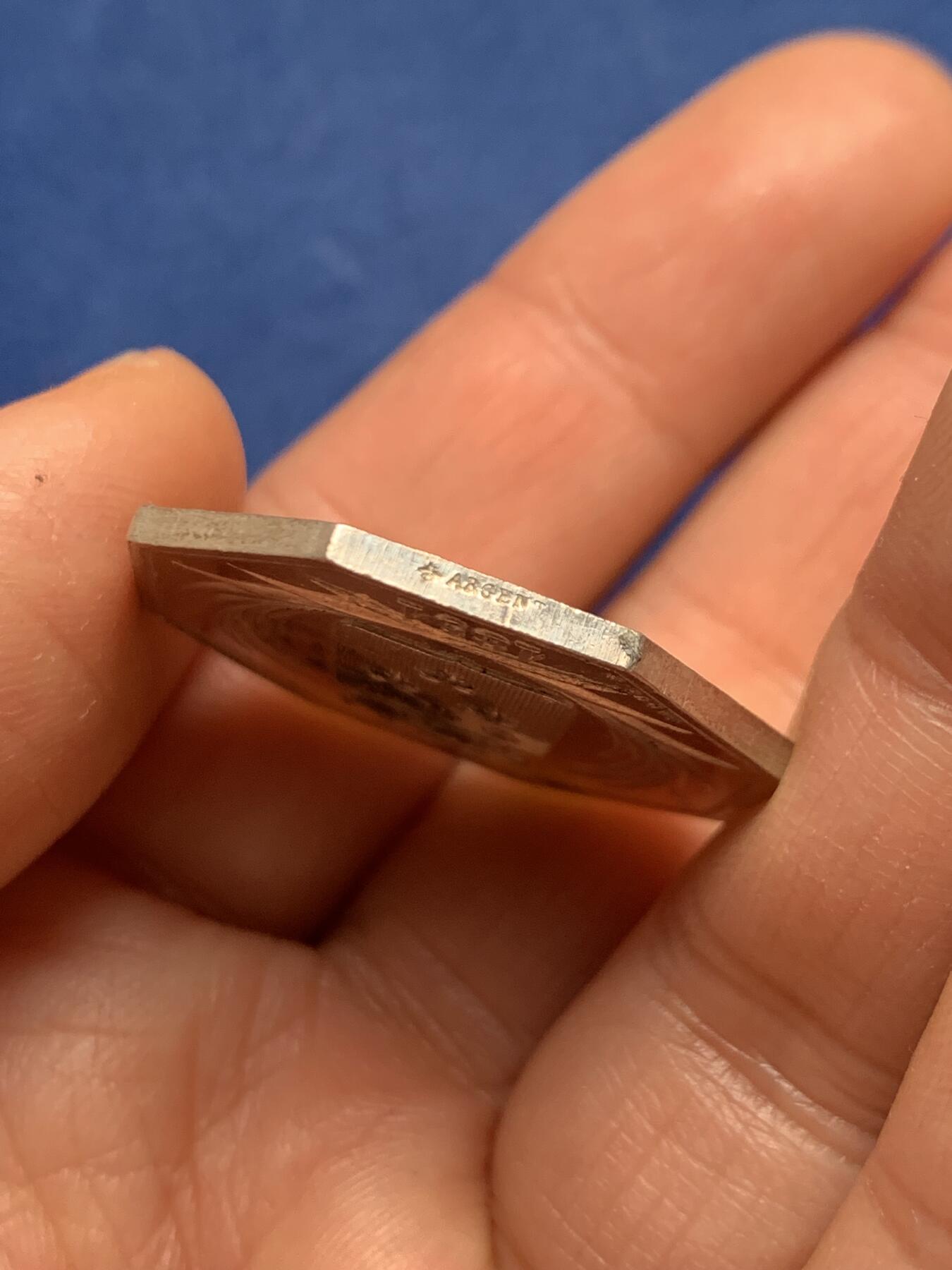 《竞宝斋》第461场 周日，周一，2场连拍 （全场包邮）欢迎送拍 法国奥尔良艺术协会八角银代币 12.92克 30.2mm 蜜蜂银标