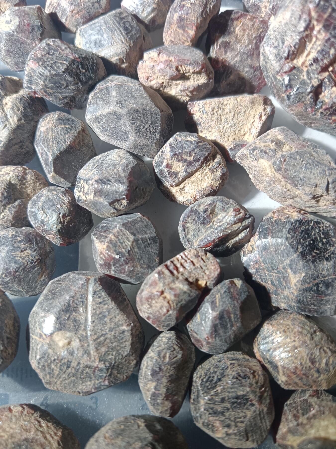 111期新疆红钱粟特钱币丝路钱币专场 5 石榴石原石