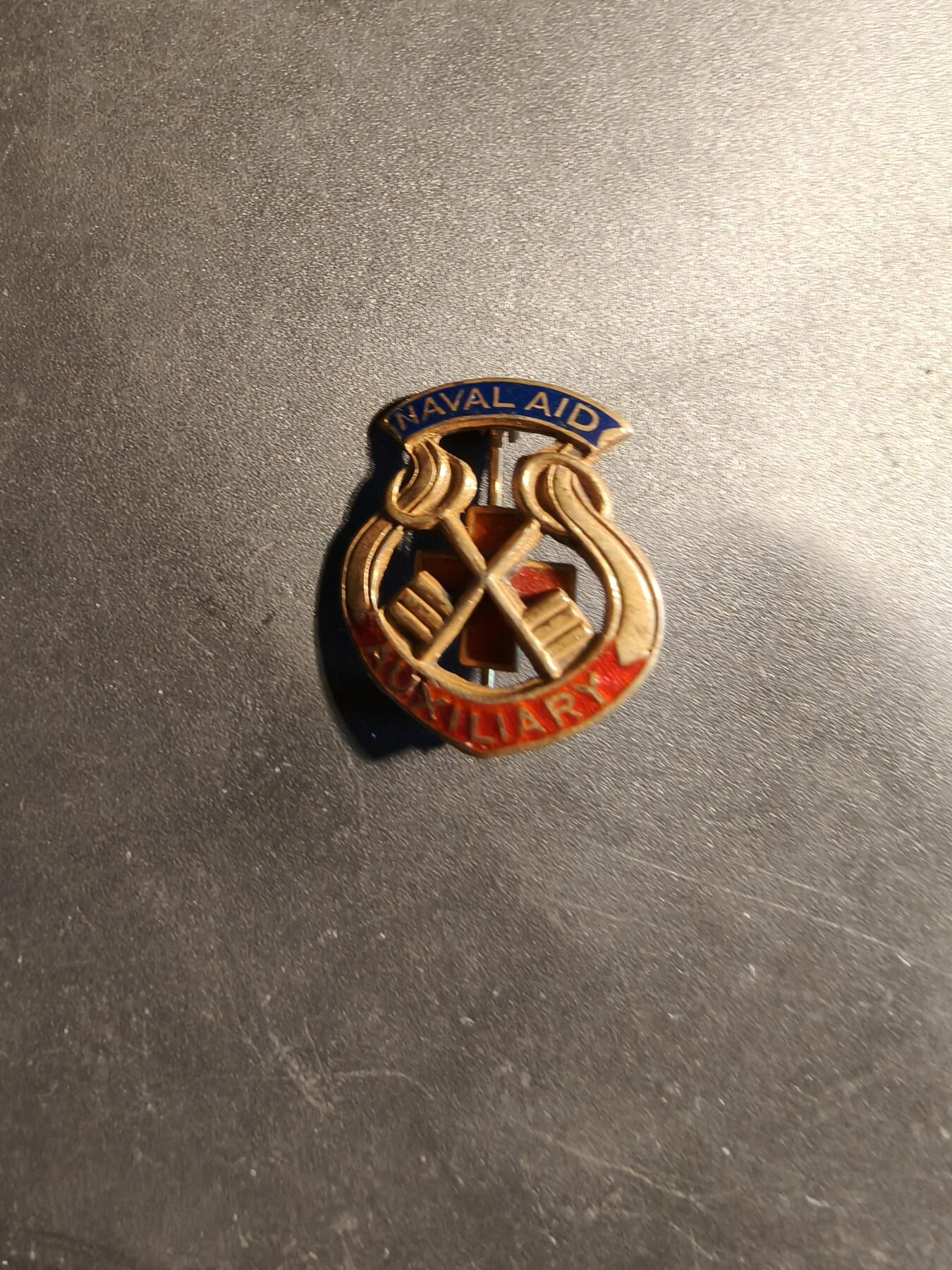 老王徽章第179期 美国二战海军辅助军团服役证章    925银镀金珐琅   3.2g