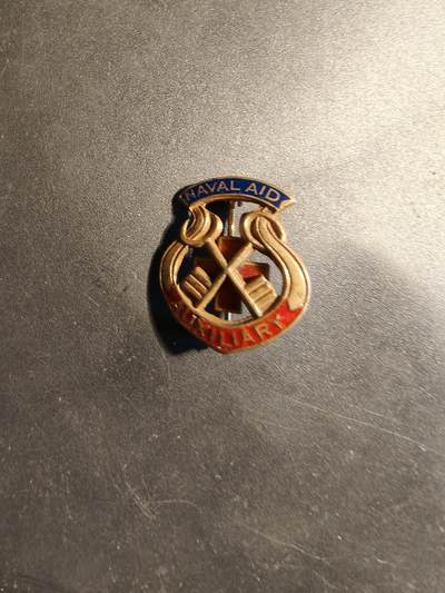 老王徽章第179期 - 美国二战海军辅助军团服役证章    925银镀金珐琅   3.2g