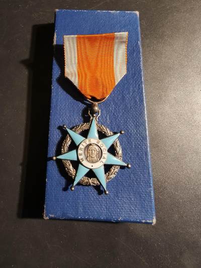 老王徽章第179期 - 法国骑士级社会功绩勋章     带纸盒