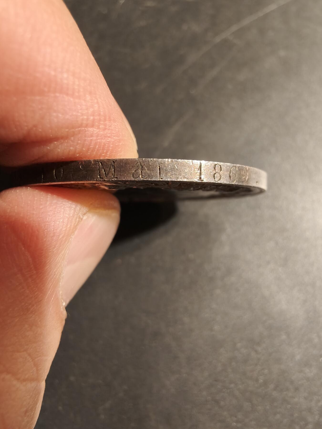 老王徽章第179期 法国银婚章    1869年实授    950银蜜蜂银标    直径36mm     重量21.8g      带边铭背铭