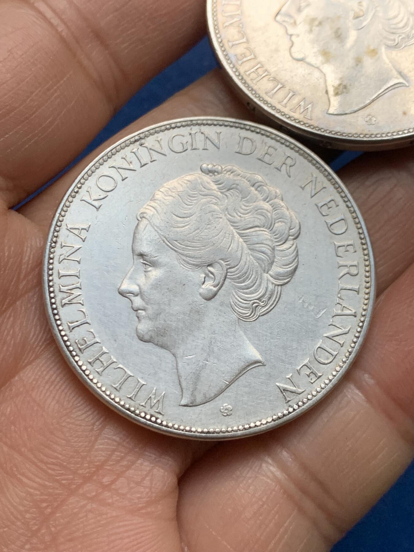 《竞宝斋》第461场 周日，周一，2场连拍 （全场包邮）欢迎送拍 两枚一组 荷兰1930年威廉明娜女王2.5盾银币 总重49.9克