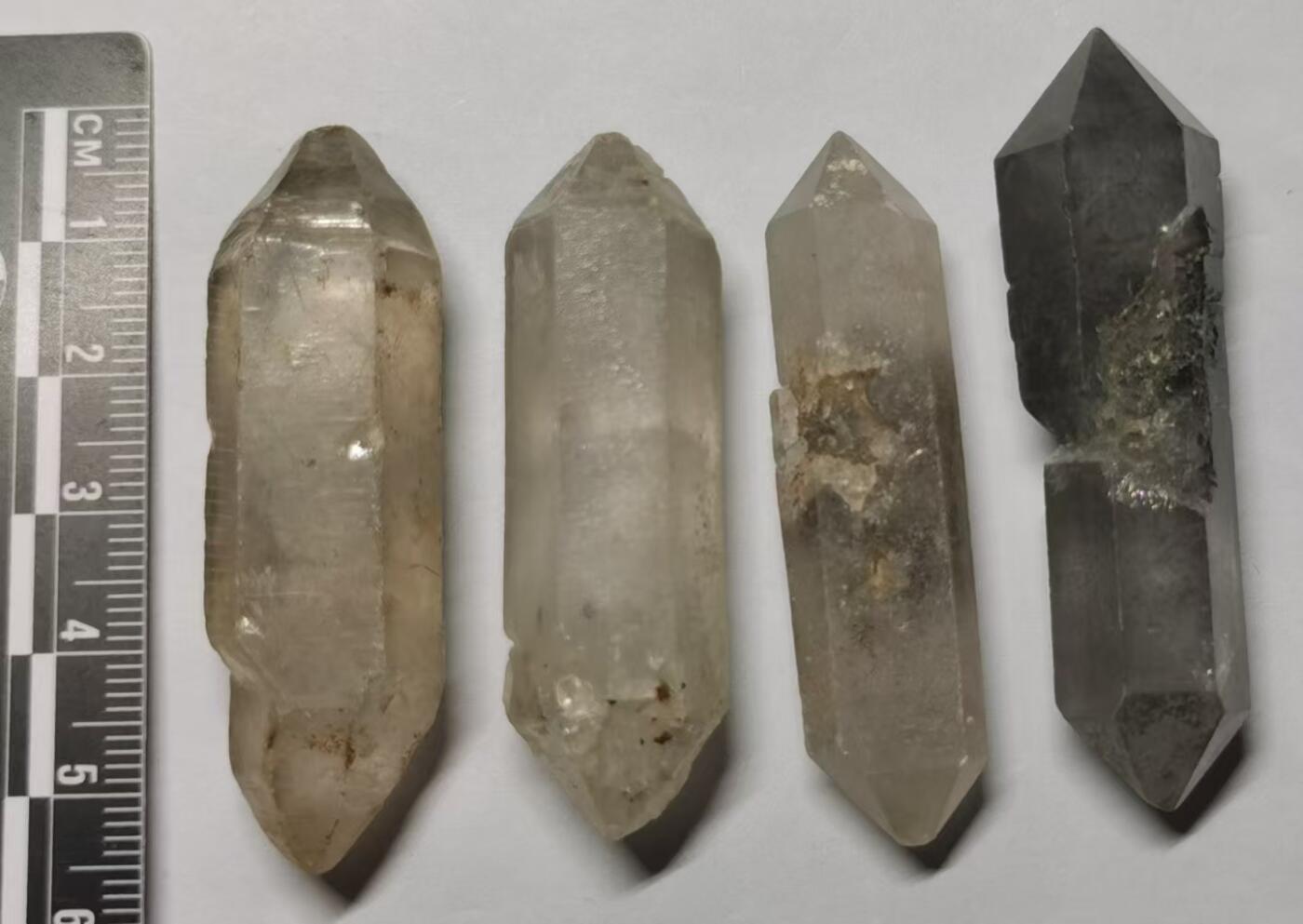 七河·世界币章矿标杂件每周小拍（总第35期）（本场周二结标） 藏家出品X706（6）云贵闪灵水晶原石 比较大块头 一组4件 本件拍品由合作藏家邮寄