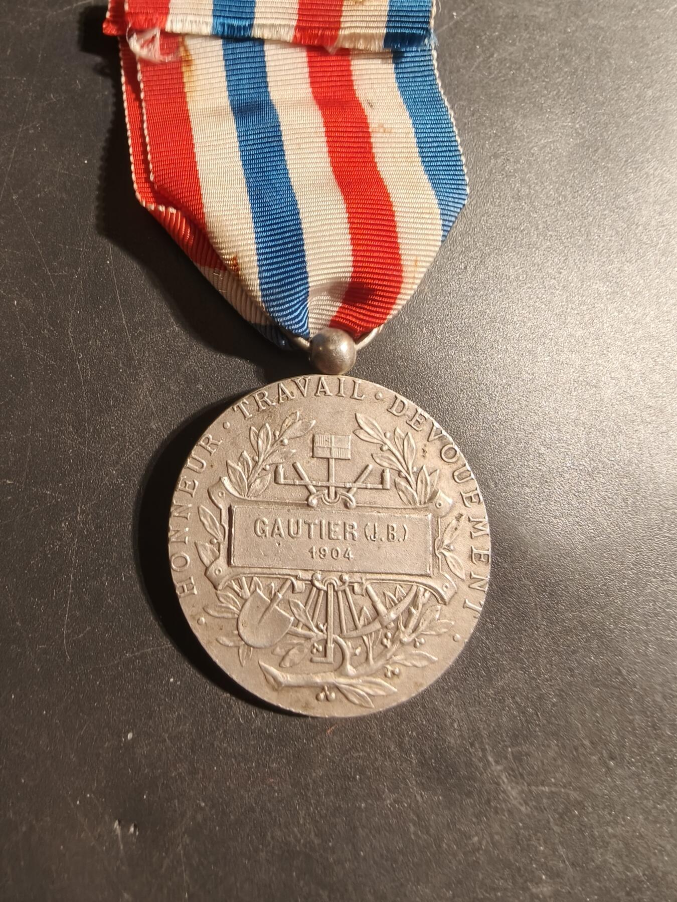 老王徽章第179期 法国银级劳动发展荣誉奖章      950银    1904年实发     17.4g