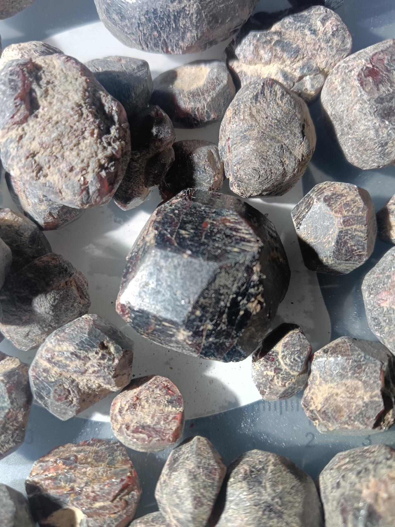 111期新疆红钱粟特钱币丝路钱币专场 3 石榴石原石