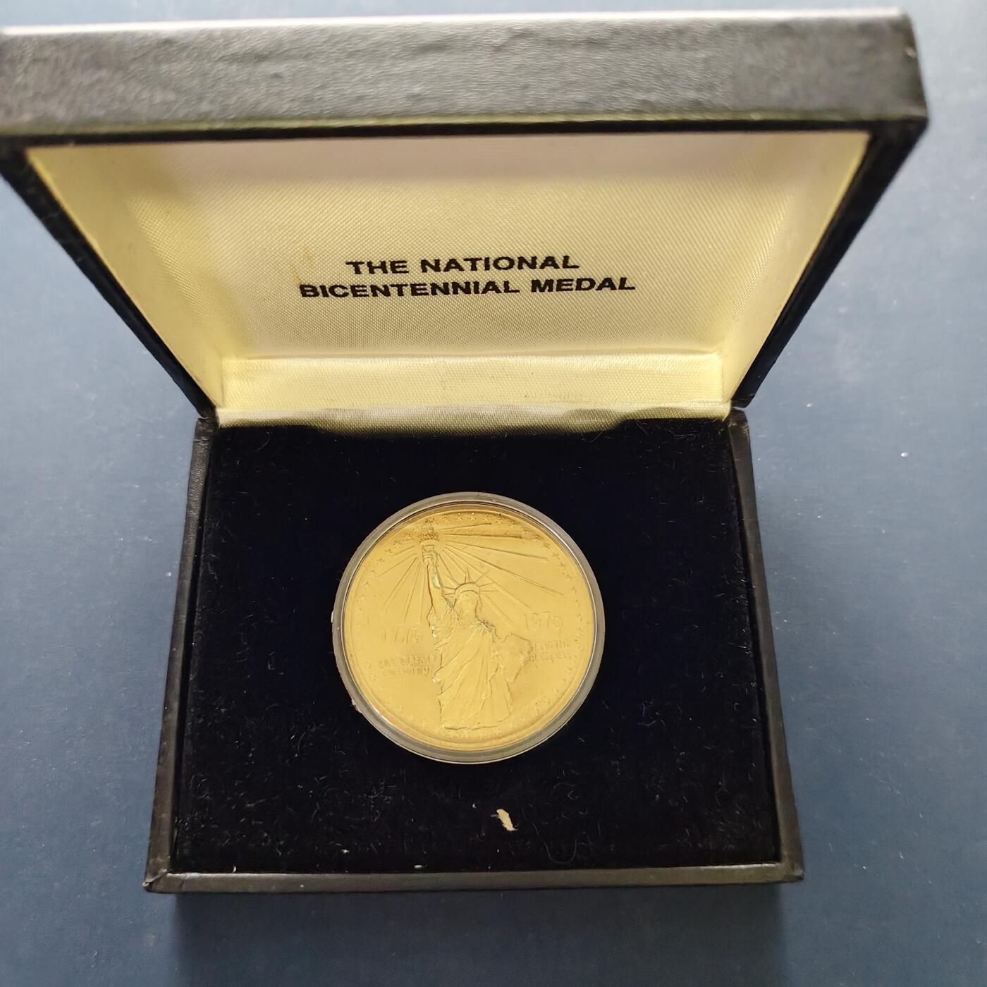 【全场包邮】纯粹捡漏拍499场-持续更新中 【纪念章】美国1976年独立200周年克朗型纪念章-盒证全