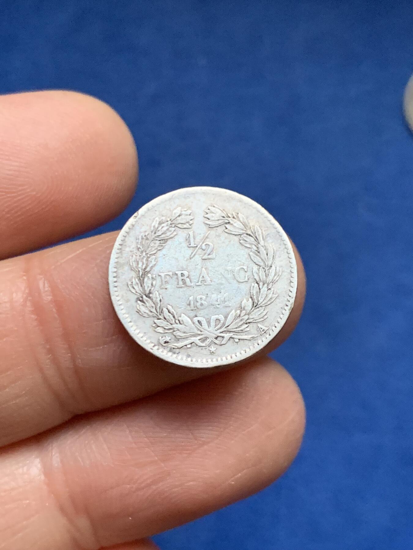 《竞宝斋》第461场 周日，周一，2场连拍 （全场包邮）欢迎送拍 两枚一组 法国菲利普一世1841年1/2法郎，1833年1/4法郎银币，法郎辅币少见。