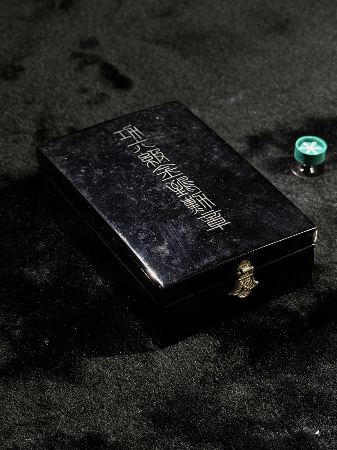 戎马世界章牌大赏第110期 功七级金鸱章，盒子为六级