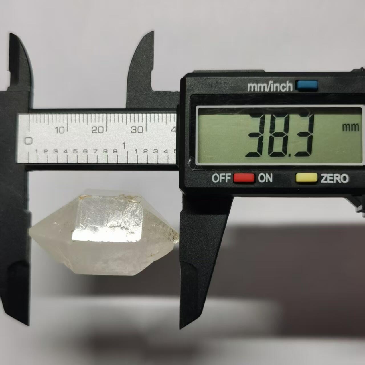 七河·世界币章矿标杂件每周小拍（总第35期）（本场周二结标） 藏家出品 X711（2） 云贵闪灵水晶原石 本件拍品由合作藏家邮寄