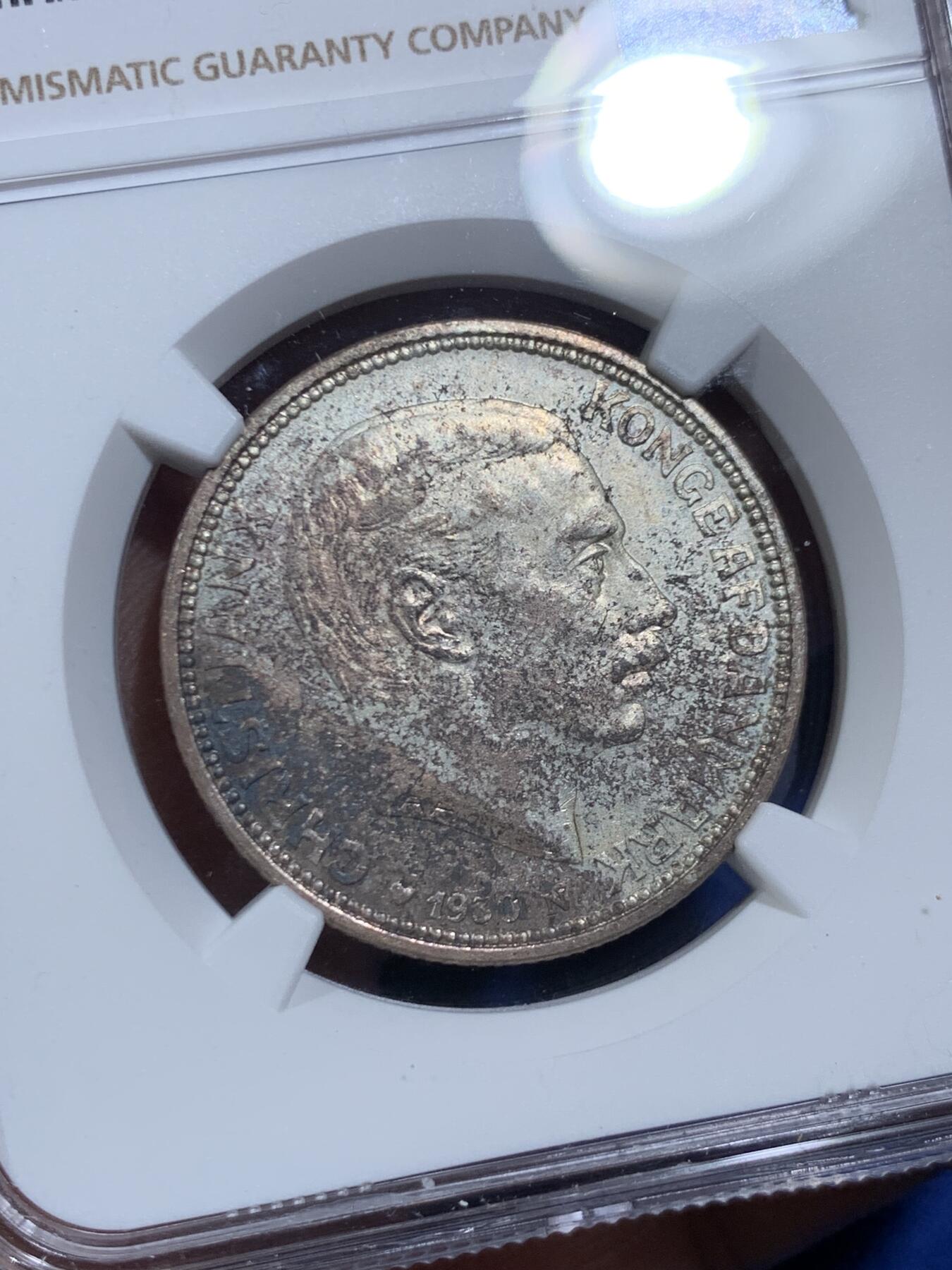 《竞宝斋》第461场 周日，周一，2场连拍 （全场包邮）欢迎送拍 NGC MS62 丹麦 1930年 2克朗 国王60周年大寿纪念银币 底板丝滑 背面浮雕清晰