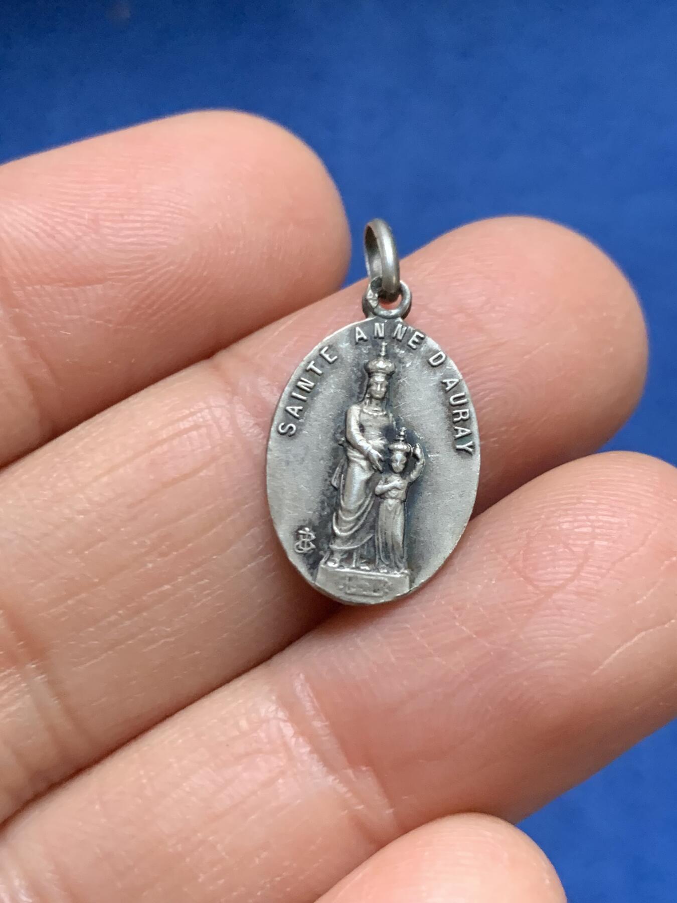 《竞宝斋》第461场 周日，周一，2场连拍 （全场包邮）欢迎送拍 两枚一组 法国宗教纪念章 总重约7.3克