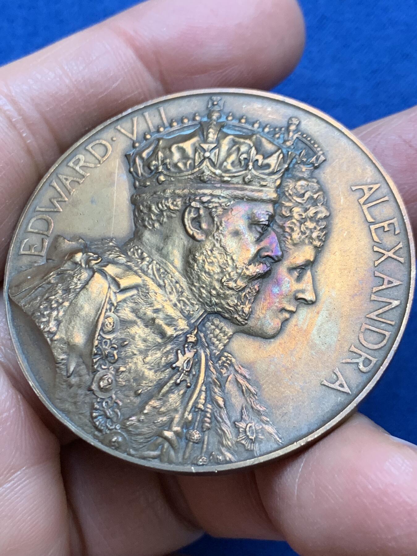 《竞宝斋》第461场 周日，周一，2场连拍 （全场包邮）欢迎送拍 英国1902年爱德华七世登基大铜章，少见款别，设计精美，狮子立体，力量感十足。43.5克，45.9mm