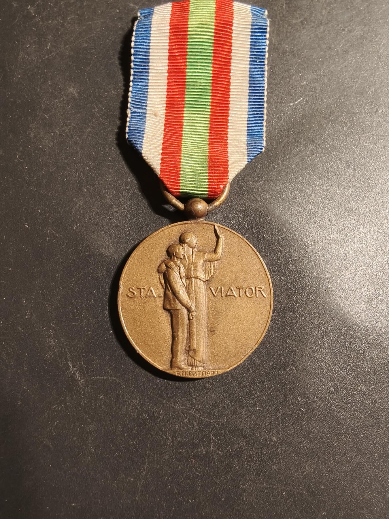 老王徽章第179期 法国铜级铁路工人避难所纪念章