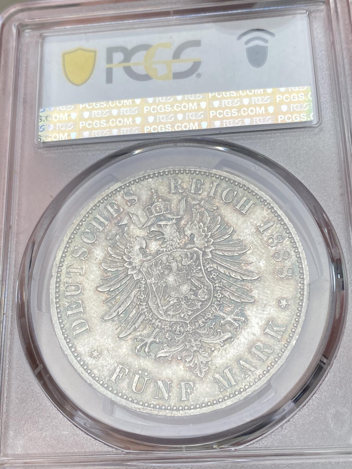 万国钱币拍卖第059期 PCGS MS66 1888普鲁士三皇年弗雷德里希三世短翅5马克 难得一见的GEM级别短翅 丝绸转光淡彩环绕 挑不出毛病的一枚