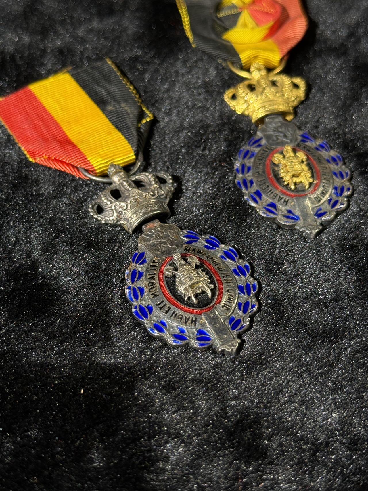 戎马世界章牌大赏第110期 比利时金级银级劳动奖章一组