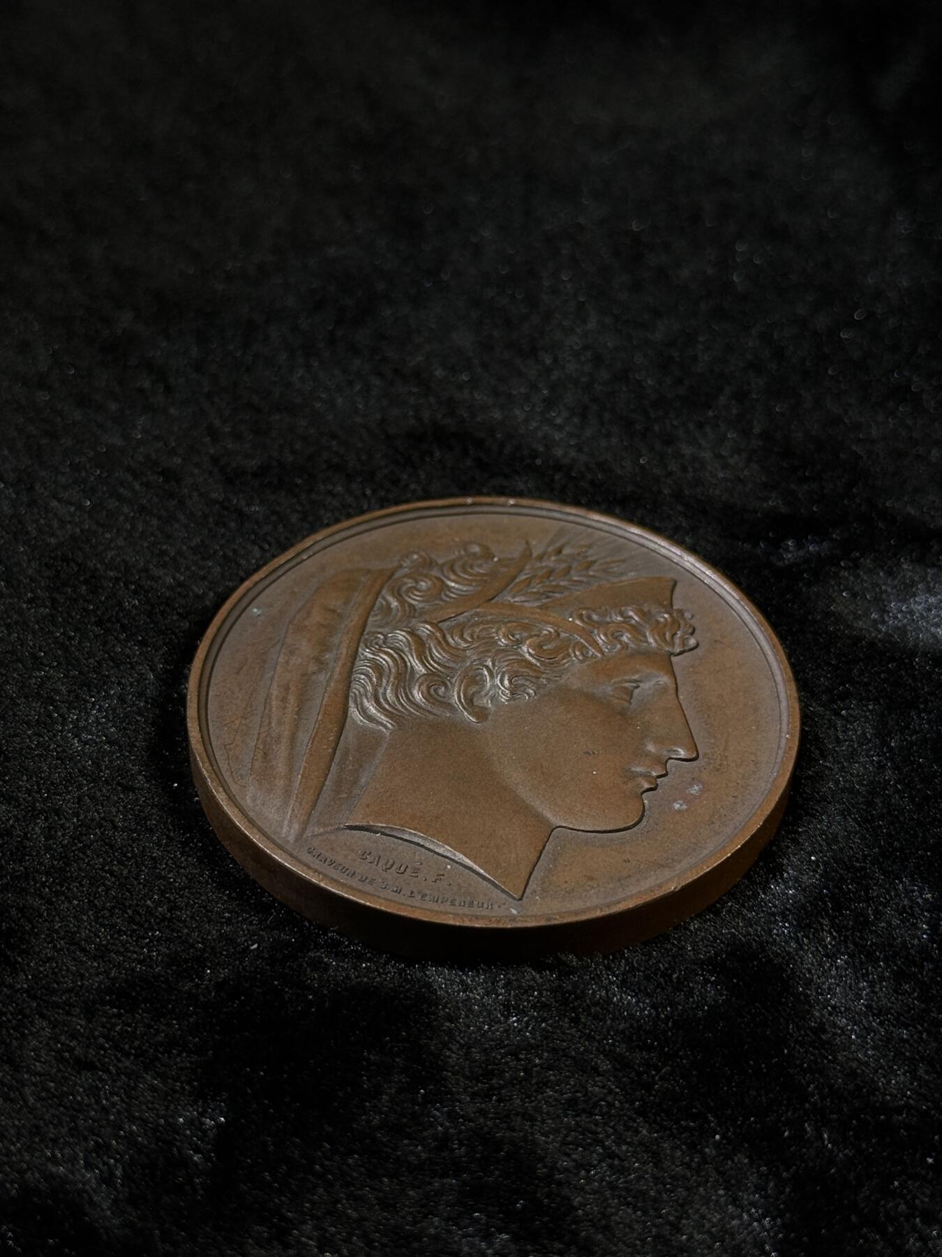 戎马世界章牌大赏第110期 法国农业协会大铜章，边缘有一道磕