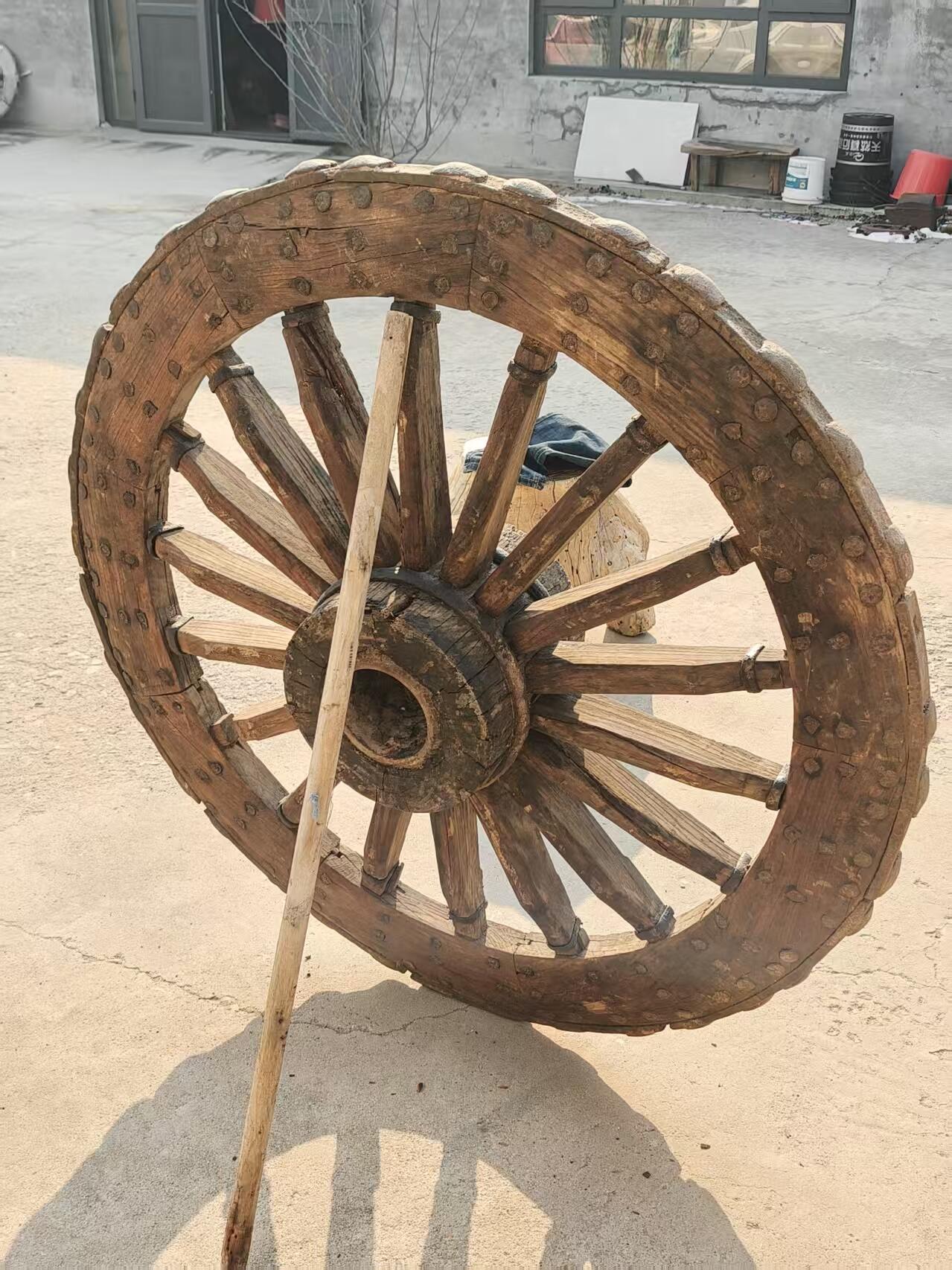 清代老榆木老车轮，带铁箍，全品包老，寓意财源滚滚发大财，收藏，摆放佳品