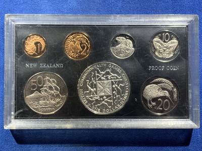 《竞宝斋》第461场 周日，周一，2场连拍 （全场包邮）欢迎送拍 - 新西兰1974年7枚装精制套币 其中一枚1元主币是银币（英联邦运动会 925银 28.2克）细节见图
