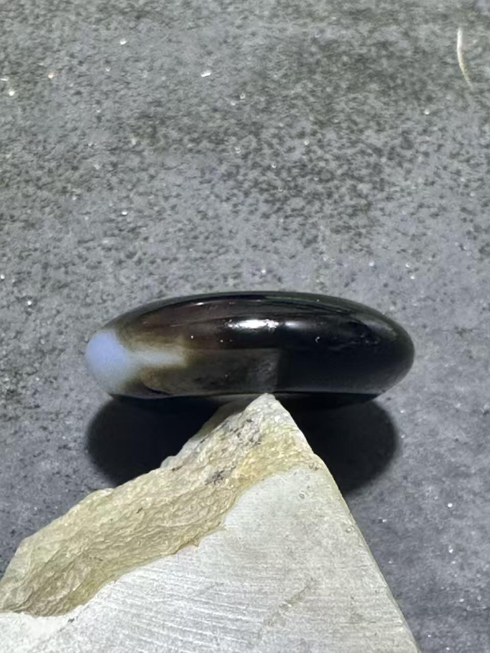 精美药师玛瑙平安扣一个，